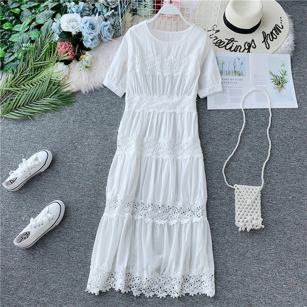 Дамска модерна рокля с дантела и къс ръкав в няколко цвята