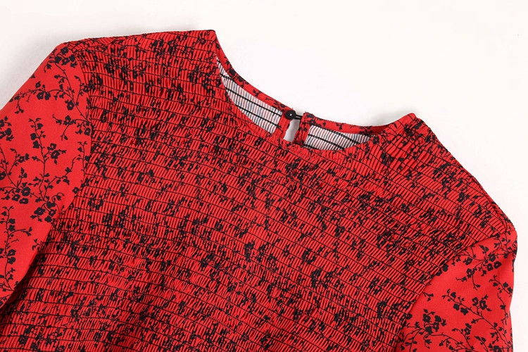 Rochie lejeră lungă din tul cu mâneci scurte de culoare roșie