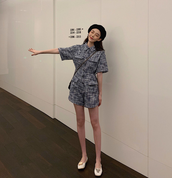 Κομψή γυναικεία  ολόσωμη φόρμα  με κοντό μανίκι με  γιακά σε μπλε χρώμα