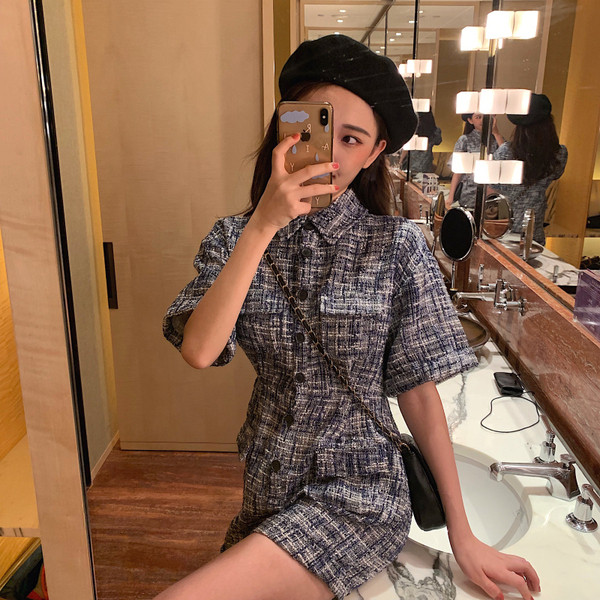 Κομψή γυναικεία  ολόσωμη φόρμα  με κοντό μανίκι με  γιακά σε μπλε χρώμα