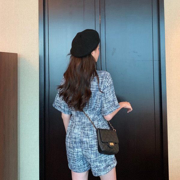 Κομψή γυναικεία  ολόσωμη φόρμα  με κοντό μανίκι με  γιακά σε μπλε χρώμα