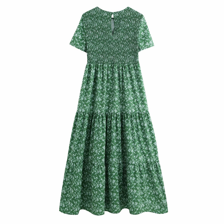 Rochie lejeră cu decolteu oval și mâneci scurte de culoare și model verde