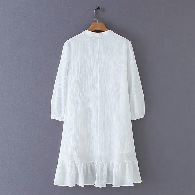 Rochie casual de dama cu maneci 7/8 si decolteu in V cu nasturi in alb