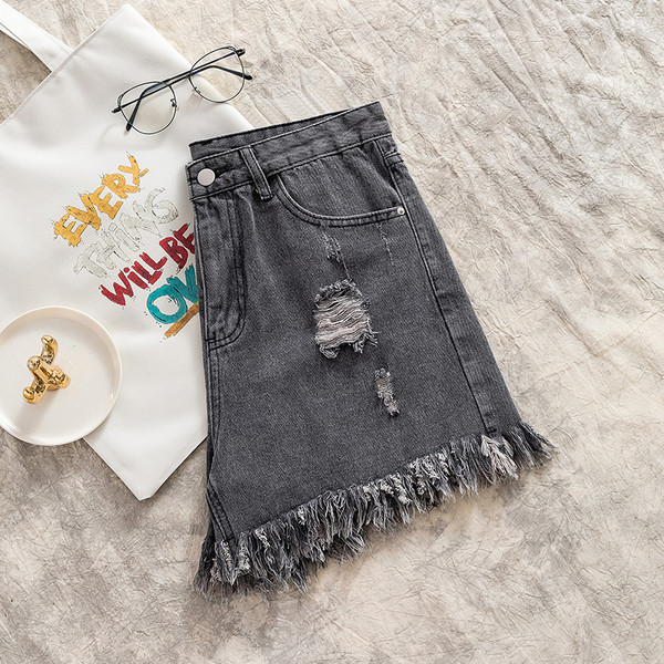 Pantaloni scurți eleganti de damă, cu motiv rupt și talie înaltă