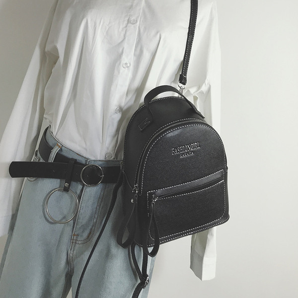 Rucsac modern de damă cu o inscripție în roz, galben și negru