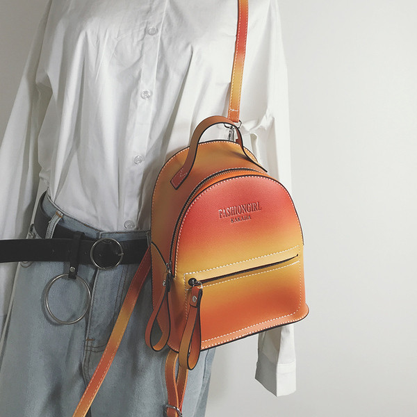 Rucsac modern de damă cu o inscripție în roz, galben și negru