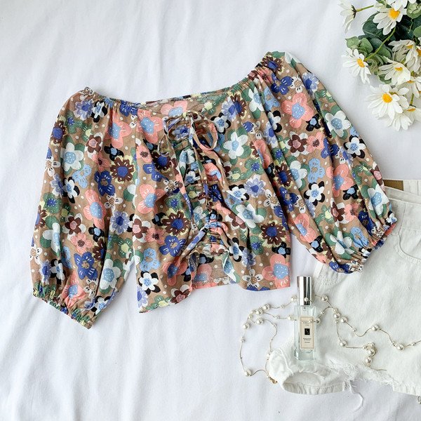 Bluza scurta de dama cu model floral in trei culori