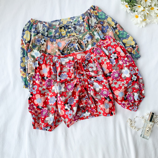 Bluza scurta de dama cu model floral in trei culori