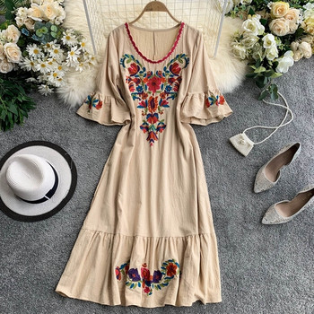 Дамска рокля с бродерия в няколко различни цвята