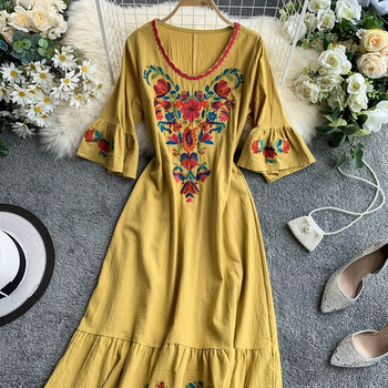 Дамска рокля с бродерия в няколко различни цвята