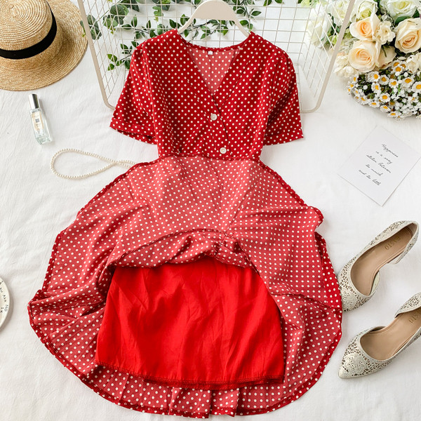 Rochie de damă cu buline cu decolteu în V în roșu și negru