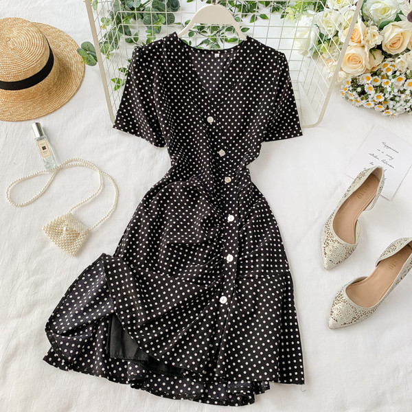 Rochie de damă cu buline cu decolteu în V în roșu și negru