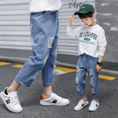 Модерни детски дънки за момчета-с разкъсани мотиви и джобове 