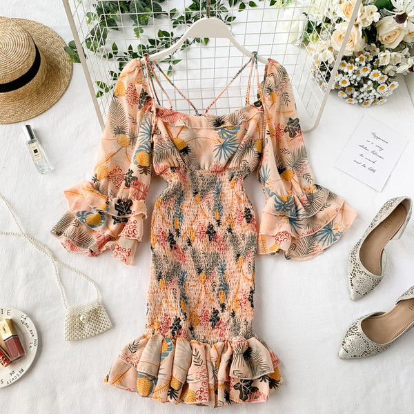 Цветна дамска рокля с лотос ръкав и кръстосани презрамки