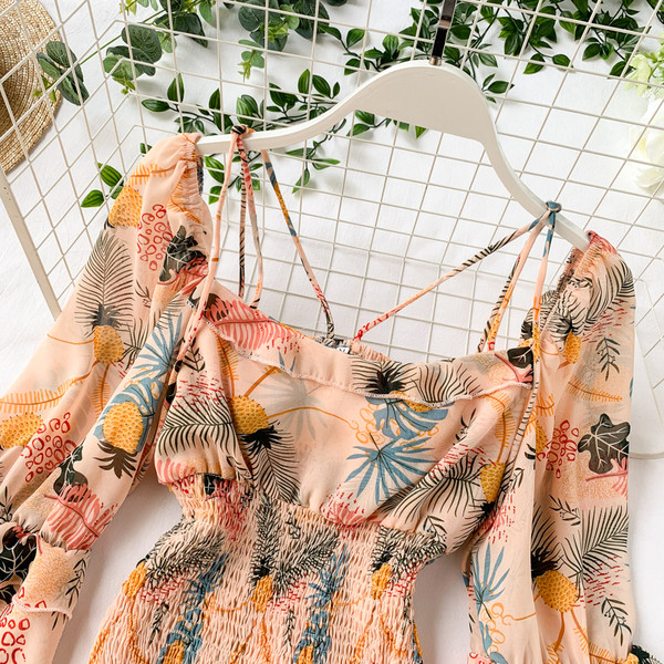 Цветна дамска рокля с лотос ръкав и кръстосани презрамки