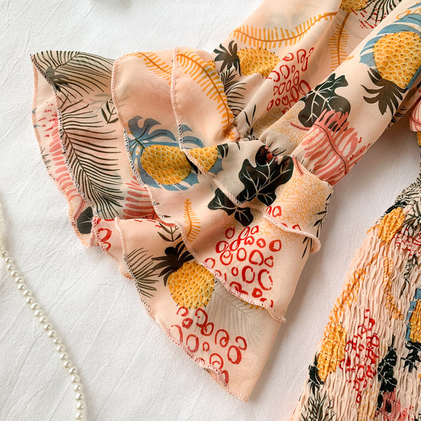 Цветна дамска рокля с лотос ръкав и кръстосани презрамки