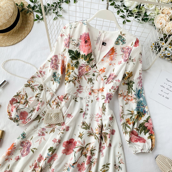 Rochie moderna de dama cu decolteu in V si model floral