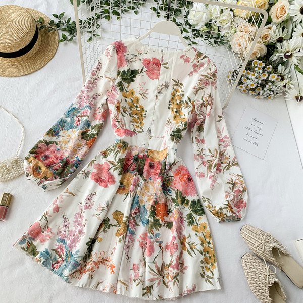 Rochie moderna de dama cu decolteu in V si model floral