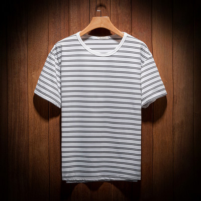 Мъжка ежедневна тениска в бял и черен цвят с къс ръкав