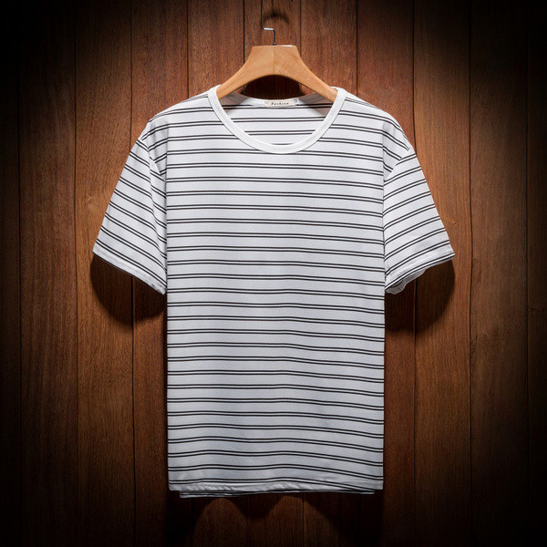 Мъжка ежедневна тениска в бял и черен цвят с къс ръкав