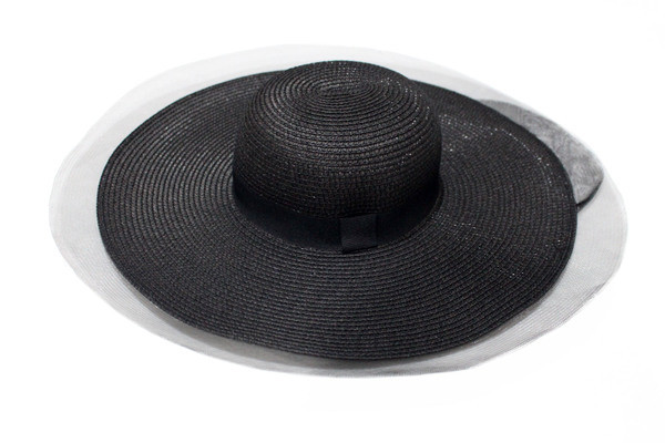 Дамска стилна плажна  шапка в черен цвят 