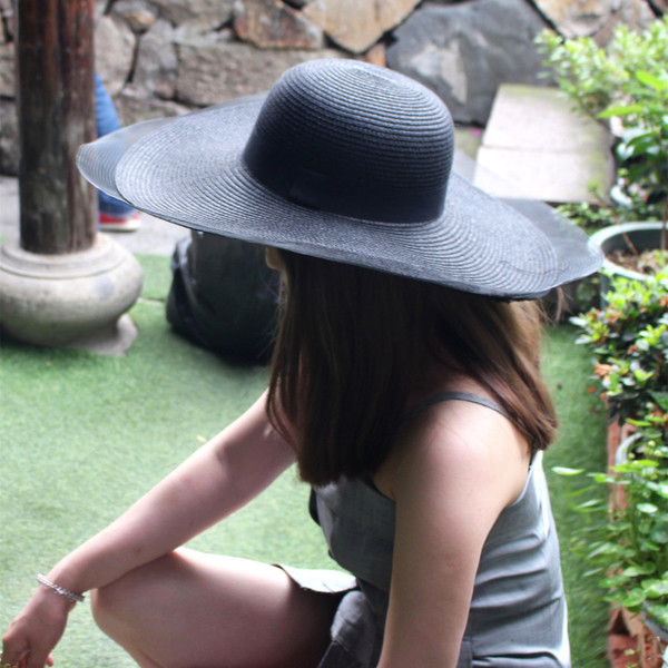 Дамска стилна плажна  шапка в черен цвят 