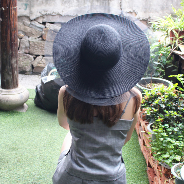 Дамска стилна плажна  шапка в черен цвят 