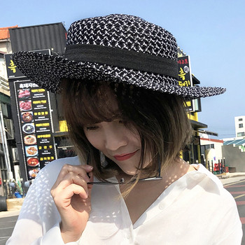 Pălărie modernă de plajă pentru femei în alb-negru