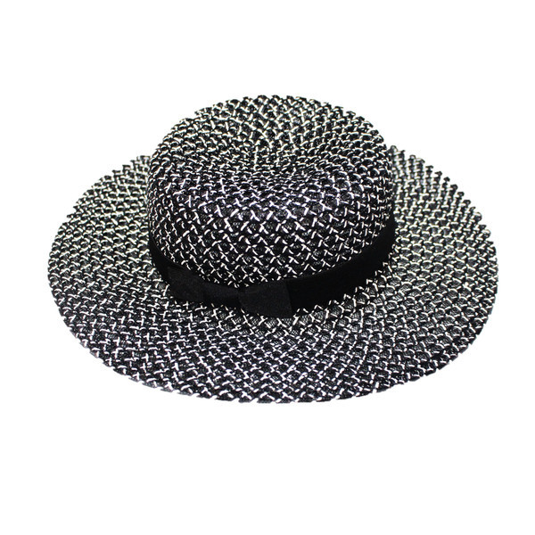 Pălărie modernă de plajă pentru femei în alb-negru