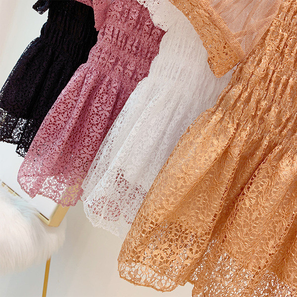 Bluza de dama cu dantela si decolteu patrat in patru culori