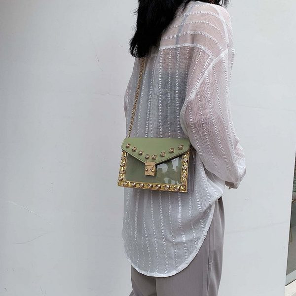 Geanta de dama moderna cu elemente metalice in mai multe culori