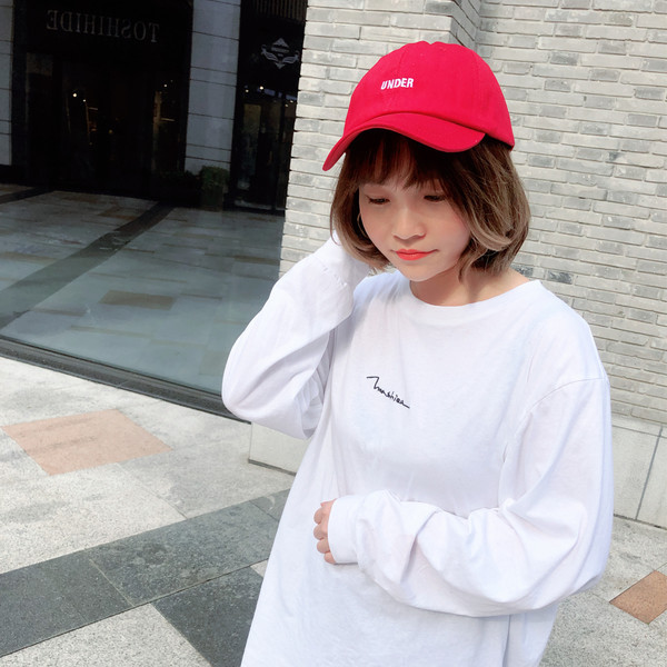 Pălărie casual de damă cu vizor în roșu