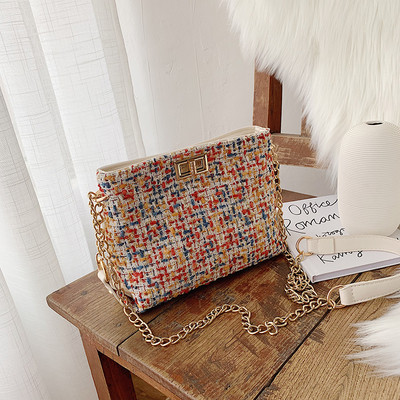 Geanta de dama colorata casual cu maner metalic in trei culori