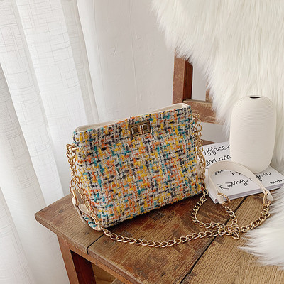 Geanta de dama colorata casual cu maner metalic in trei culori