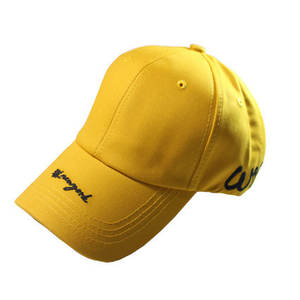 Palarie de dama cu vizor si broderie - inscriptie in mai multe culori