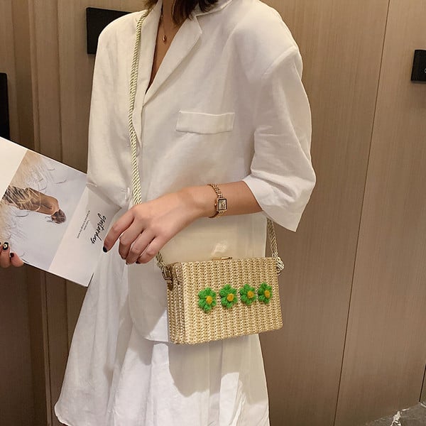 Geanta de dama actuala cu flori in mai multe culori