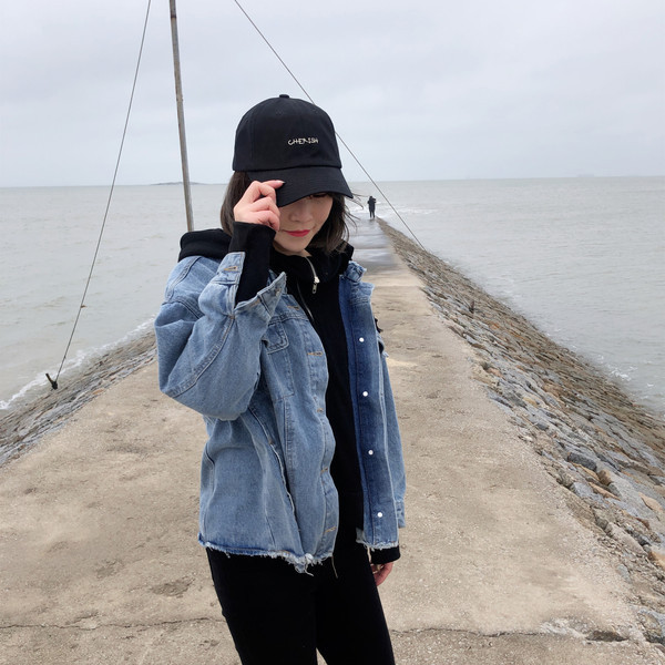 Дамска спортно-ежедневна шапка с козирка в четири цвята 