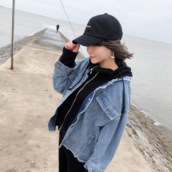 Дамска спортно-ежедневна шапка с козирка в четири цвята 