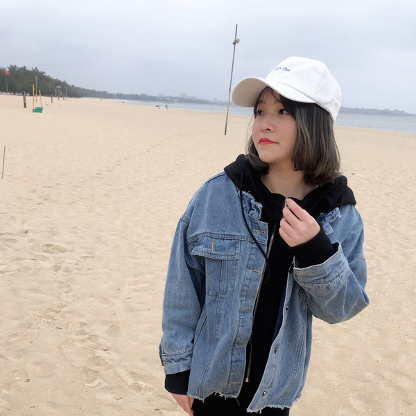 Дамска спортно-ежедневна шапка с козирка в четири цвята 