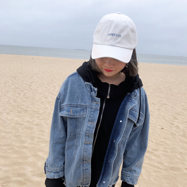 Дамска спортно-ежедневна шапка с козирка в четири цвята 