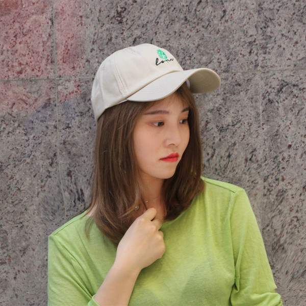 Ежедневна дамска шапка  с козирка в няколко цвята 