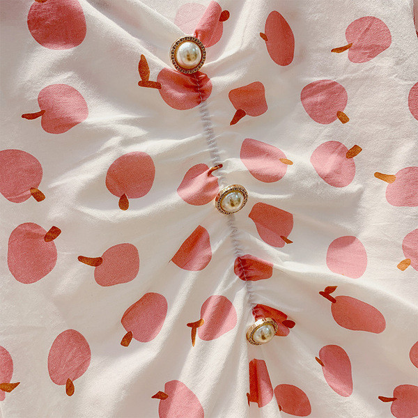 Bluză de damă cu mâneci scurte și decor cu perle