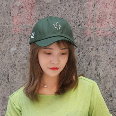 Palarie de vara de dama cu vizor cu diferite broderii