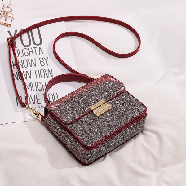 Geanta de dama moderna cu efect stralucitor in rosu si albastru