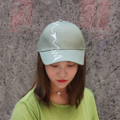 Palarie dama cu aplicatie in doua culori