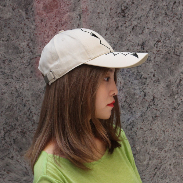 Palarie dama cu aplicatie in doua culori