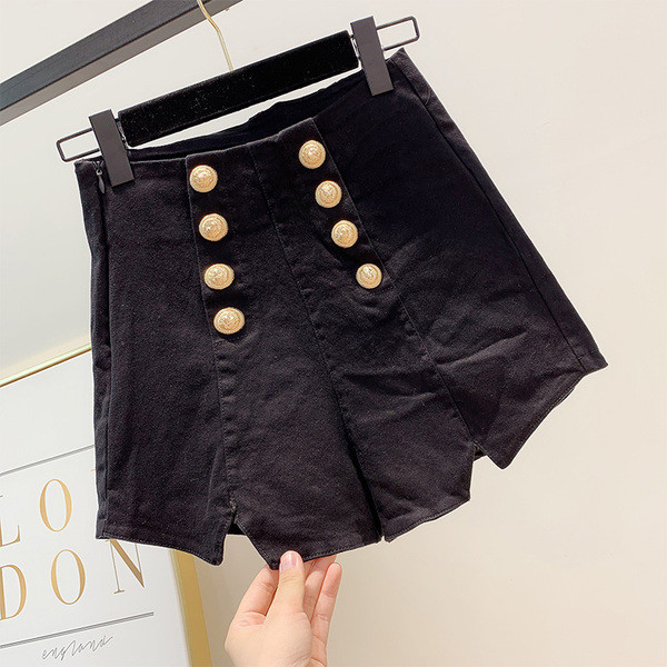 Pantaloni scurti de damă cu talie înaltă și nasturi în două culori