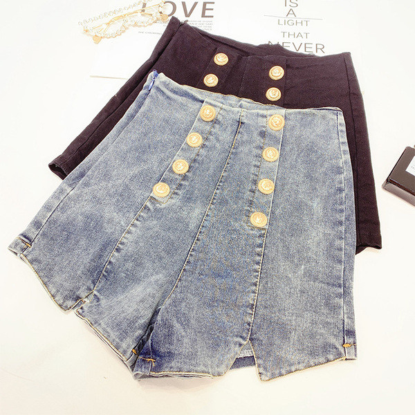 Pantaloni scurti de damă cu talie înaltă și nasturi în două culori