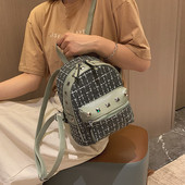 Rucsac modern de dama cu buzunar frontal si elemente metalice in mai multe culori