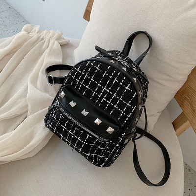 Rucsac modern de dama cu buzunar frontal si elemente metalice in mai multe culori